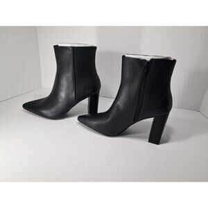 Wild Pair Women’s Imogen Zipper Ankle Boots Size 5.5